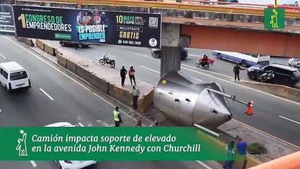 Camión impacta soporte de elevado en la avenida John Kennedy con Churchill