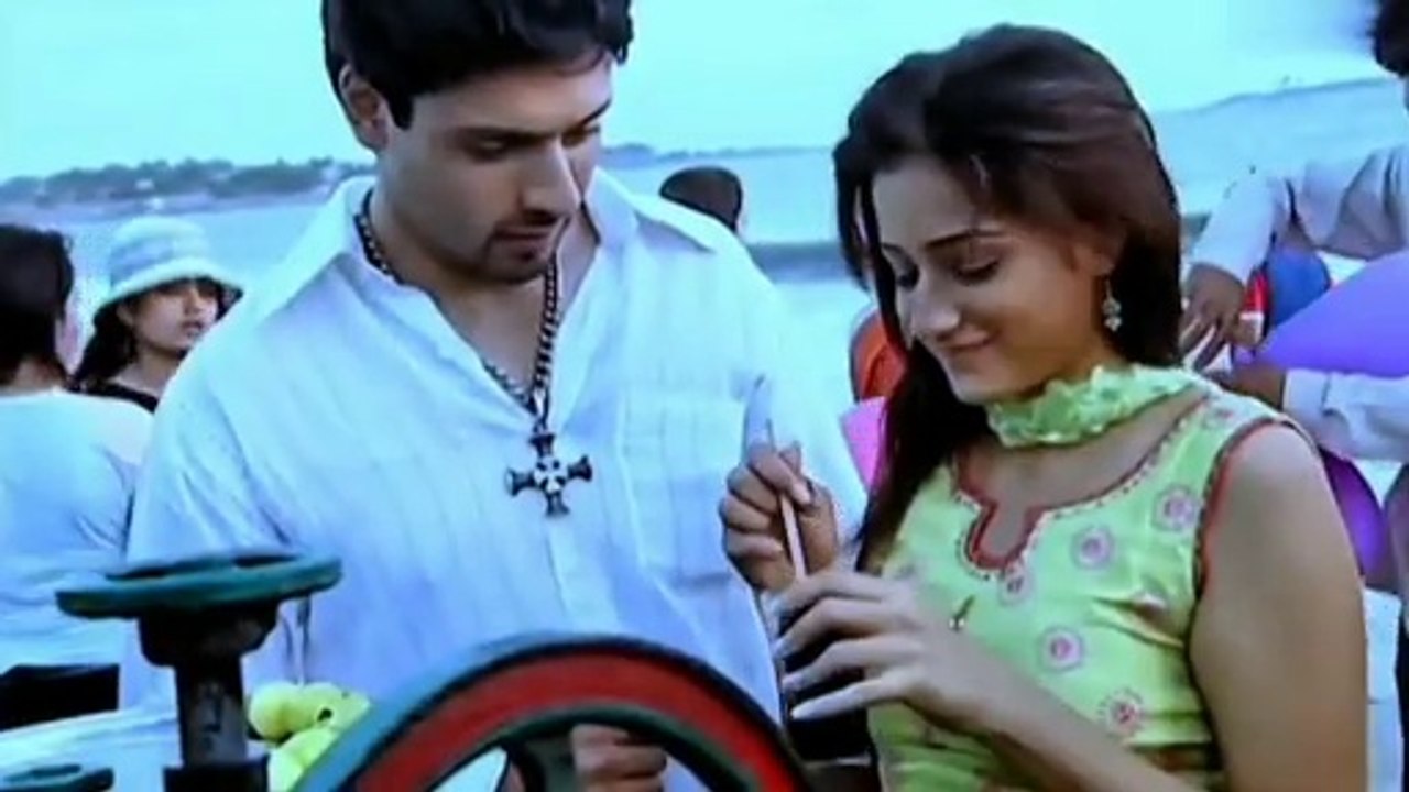 Kaisa Ye Pyar Hai - Kitni Haseen Duniya Lagti Hai Chahat Mein - Video Song (2005)