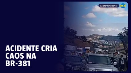 Acidente entre carro e caminhão gera congestionamento na Fernão Dias