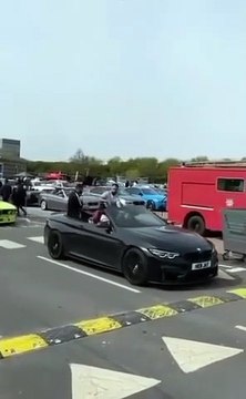 Rouler dans une voiture décapotable, c'est risqué