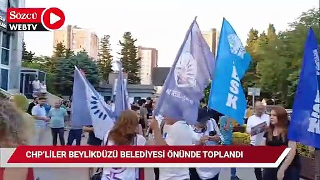 CHP'liler Beylikdüzü Belediyesi önünde buluştu