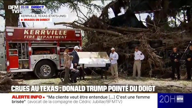 Donald Trump, accompagné du gouverneur du Texas, découvre l'étendue des dégâts après les inondations meurtrières