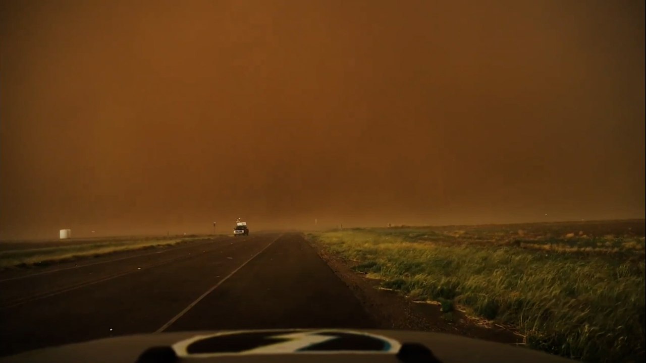 Des automobilistes prisonniers d'une tornade au Texas