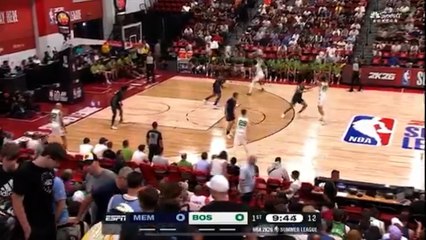 La primera canasta de Hugo González en su carrera NBA