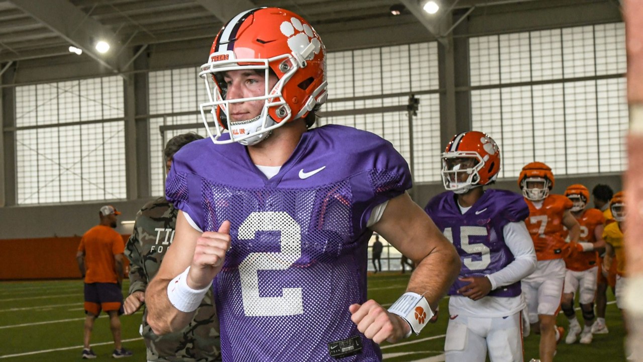 Top 10 College Football Quarterbacks to Watch in 2025