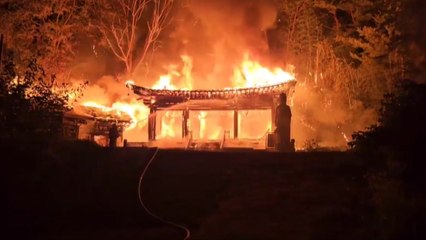 강원도 양양 사찰 화재...1명 연기흡입·법당 등 불에 타 / YTN