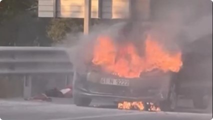 Şile Otoyolu’nda otomobil alev alev yandı