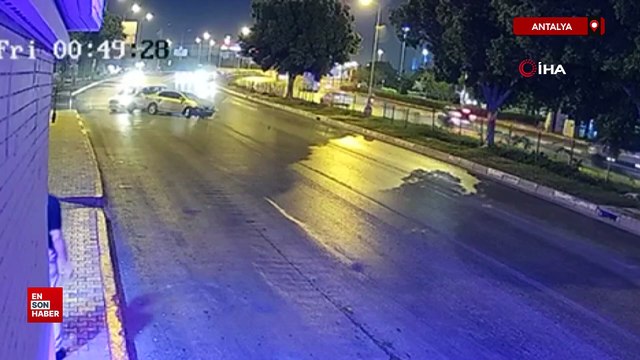 Antalya'da lunapark dönüşündeki baba ve oğlunu hayattan koparan kazanın güvenlik kamerası ortaya çıktı