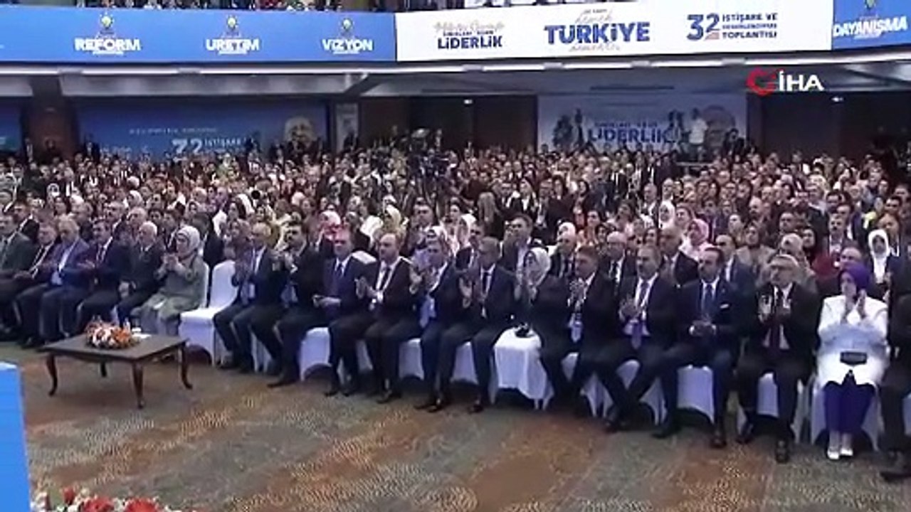 Cumhurbaşkanı Erdoğan:"  Türkiye uzun acılı sancılı, gözyaşlarıyla dolu bir sayfayı dün itibarıyla kapatmaya başlamıştır. Bugün unutmayalım, yeni bir gündür. Bugün tarihte yeni bir sayfa açılmıştır, Bugün büyük, güçlü Türkiye’nin Türkiye Y