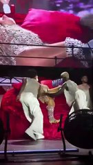 Hadise'nin dans ve sahne koreografisi sosyal medyada gündem oldu