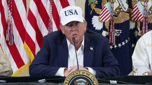 Trump felaket bölgesi Teksas'a gitti: Gazetecinin 'ihmal' sorusuna sert yanıt