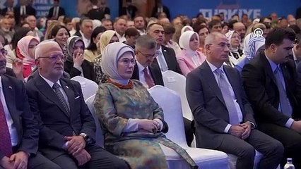 Tarihi konuşmanın ardından Emine Erdoğan’ın duygusal anları