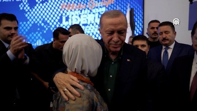Cumhurbaşkanı Erdoğan’ın konuşması sırasında Emine Erdoğan gözyaşlarını tutamadı