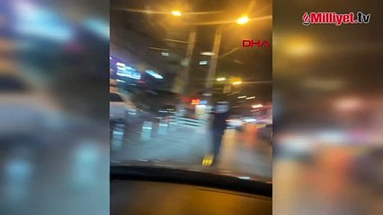 Güngören’de yol verme kavgası: Sürücü camı yumruklayarak parçaladı