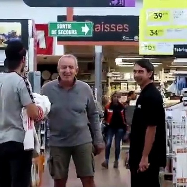 Caméra cachée : On fait croire que les chaussures sont magiques !