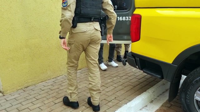 Homem é preso pela PM após denúncia de violência doméstica no bairro Esmeralda, em Cascavel