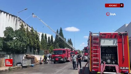 Kocaeli'de plastik varil fabrikasında korkutan yangın