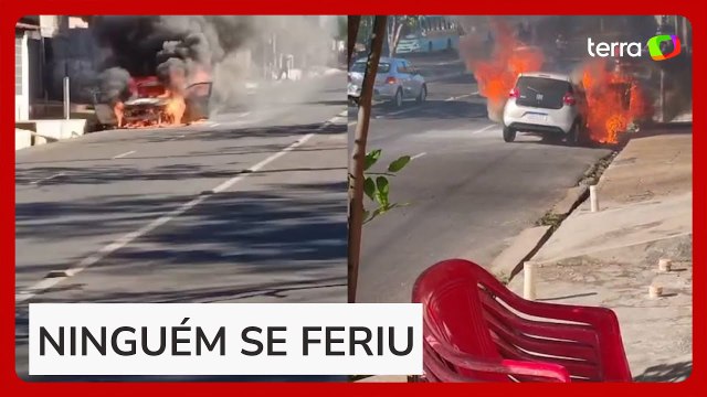 Carro pega fogo e fica totalmente destruído na Zona Norte de Teresina