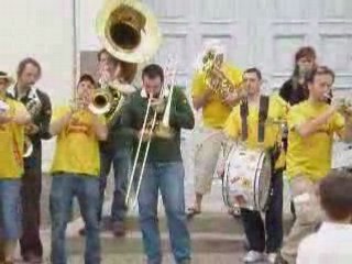 L'Usine à canards "Coucher en fanfare" à Hennebont