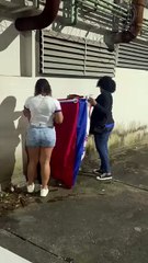 Torcedoras do Bahia recorrem ao improviso por falta de banheiro químico