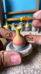 Fingertip pottery creation, mini colorful small vase