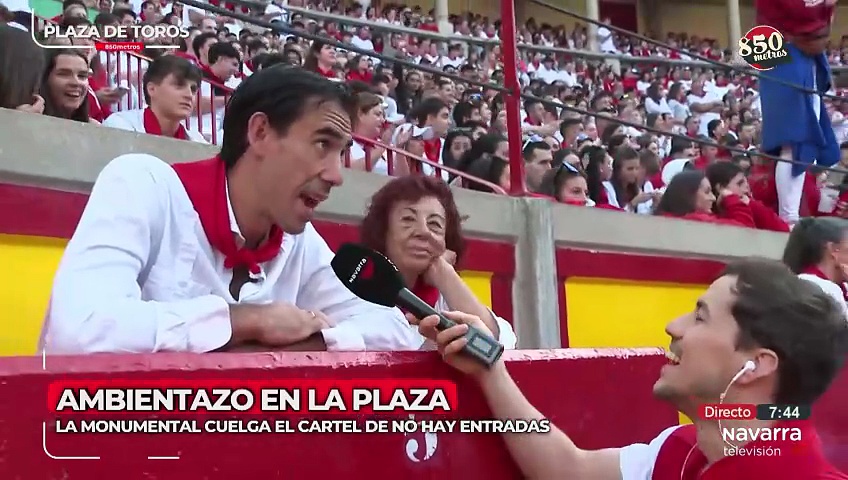 Saúl Jiménez Cortes y su madre viven el encierro desde el burladero