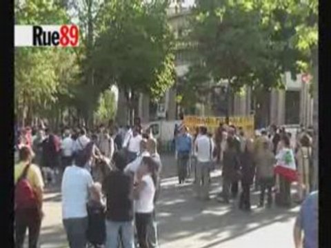 Manifestation anti-Hezbollah devant l'ambassade d'Iran