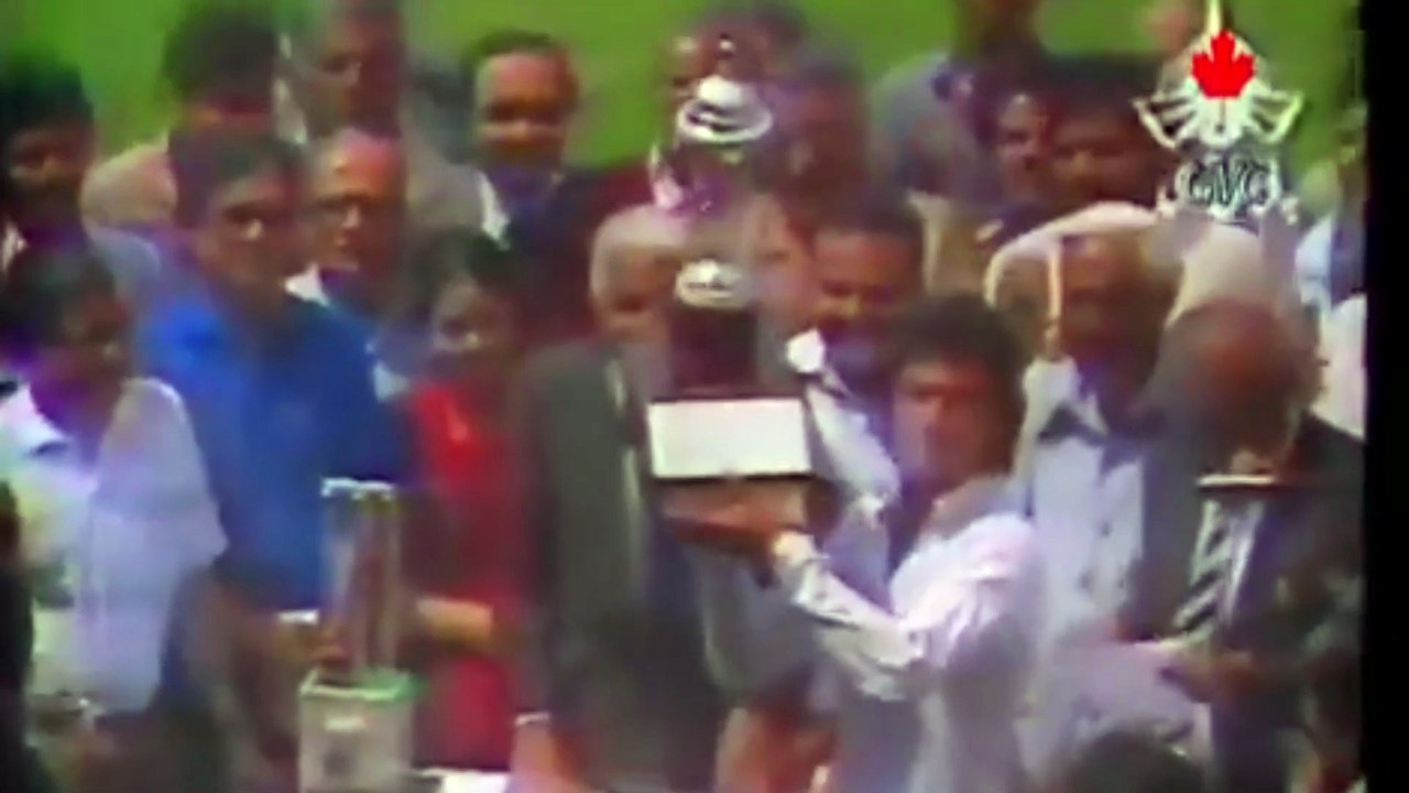 Imran Khan lifting Trophy vs India 1986-87