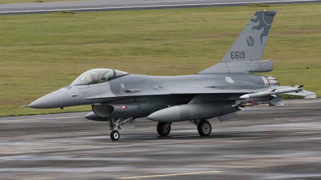 Video: Taiwan udfører “hot refueling” af F-16 jagerfly under Han Guang-41 øvelse