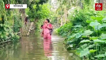 পথশ্রীর পর নিকাশি ব্যবস্থারও হতশ্রী দশা ! টানাবৃষ্টিতে জলমগ্ন গ্রাম, যাতায়াতে ভরসা ভেলা