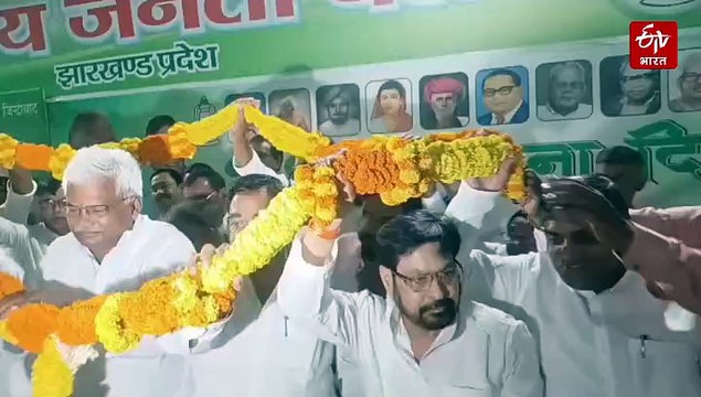 झारखंड में A टू Z पार्टी बनने की ओर बढ़ा राजद, सैकड़ों समर्थकों के साथ पार्टी में शामिल हुए तेली समाज के नेता सुनील साहू