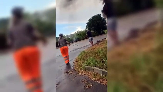 Aiuto, aiuto: sta prendendo fuoco : i drammatici soccorsi all'uomo intrappolato nel furgone in fiamme