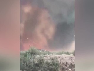 Riesiges Gebiet betroffen: Feuer-Tornado bildet sich in den Flammen