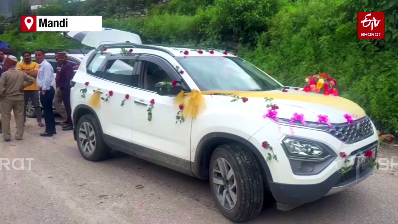 Himachal Pradesh: Groom Stranded As Landslide Blocks Chandigarh-Manali Highway In Mandi