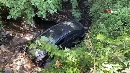 Aracını park etmek isterken 7 metrelik kanala düştü