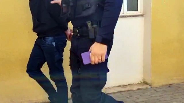 Embriagado e sem habilitação, homem é detido após bater moto em carro parado na Rua Maracaí