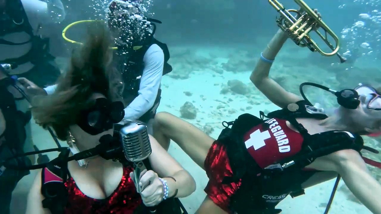 Entre sirenas y peces, el Festival de música subacuática promueve el cuidado de arrecifes