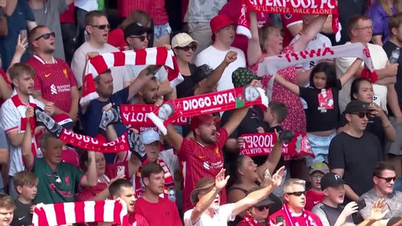 Liverpool - Le vibrant hommage des Reds à Diogo Jota avant le match contre Preston