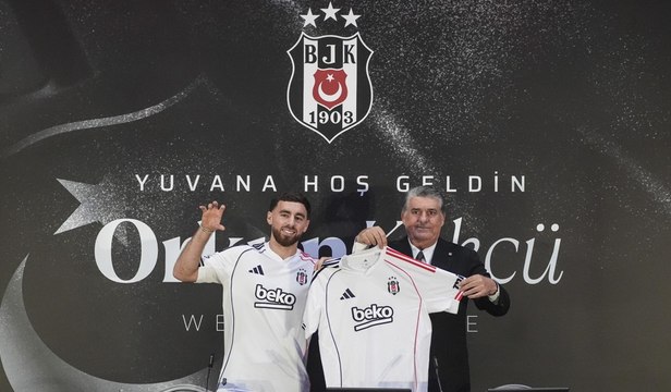 Beşiktaş, Orkun Kökçü ile taraftara açık olarak düzenlenen törenle sözleşme imzaladı