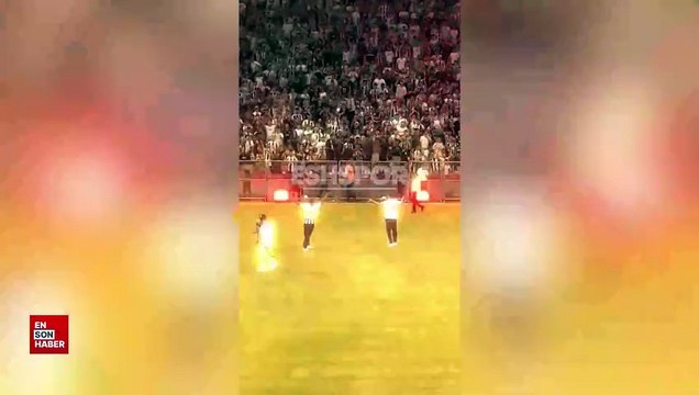 Orkun Kökçü taraftara üçlü çektirdi