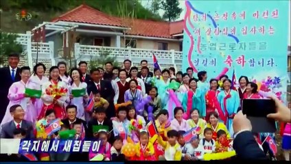 Mudança para novas moradias na Fazenda Sangwon do condado de Unsan