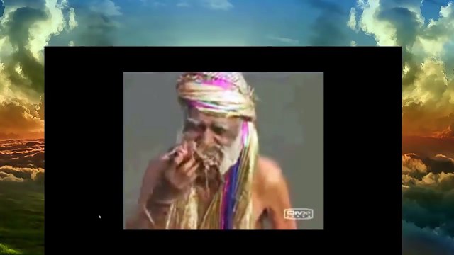 Shocking Aghori hindu holy man Baba Eating Human Flesh, Aghori Sadhu Eating Dead Body‬