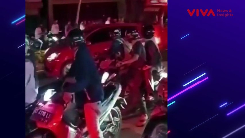 Mobil LCGC Diseruduk Damkar Gegara Halangin Jalan
