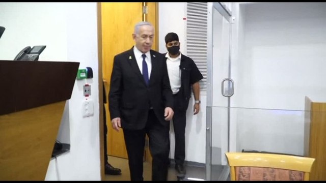 Netanyahu in tribunale per l'udienza al processo per corruzione