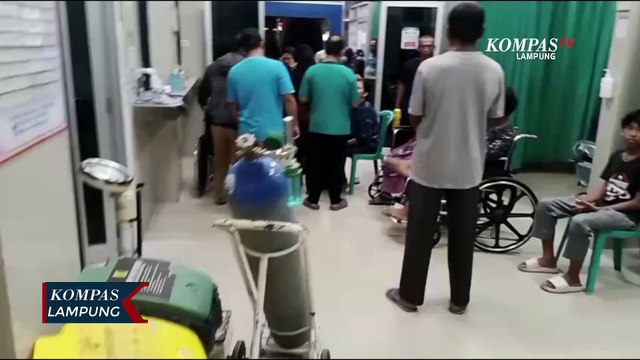 Diduga Keracunan, Puluhan Warga Dilarikan ke Rumah Sakit