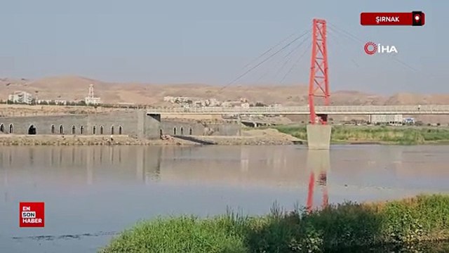 Şırnak'ta çocuklar tehlikeye aldırış etmedi metrelerce yükseklikten suya atladı