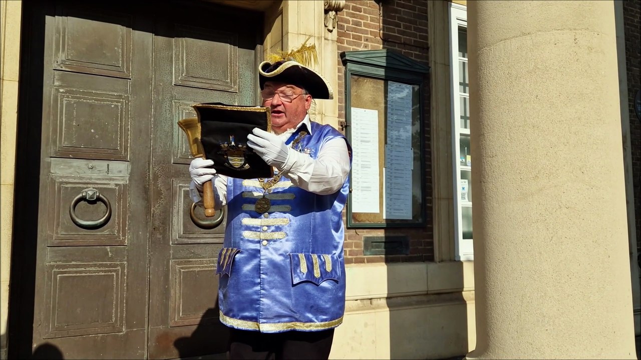 Town crier Bob Smytherman at Worthing Town Hall to give Worthing a shout-out on International Town Criers Day 2025