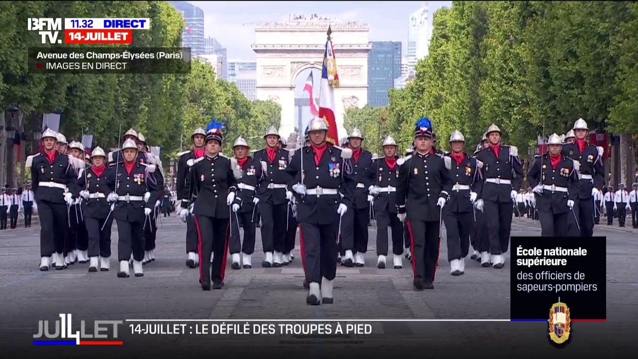 14-Juillet: l'École nationale supérieure des officiers de sapeurs-pompiers défile sur les Champs-Élysées