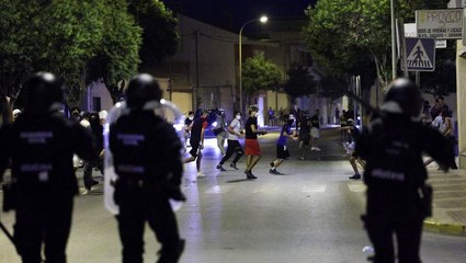 Anti-migrant groups throw bottles at riot police in Spain during unrest