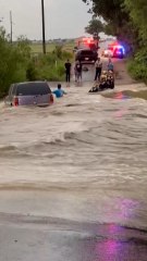 Rescatado tras quedar atrapado por las inundaciones en Texas